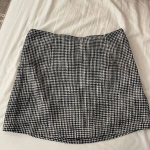 Abercrombie Black and White Houndstooth Skort